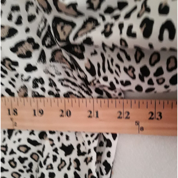Chico's Wrinkle Resistant Top Blouse Women's Size 3- XL/ 16 Leopard Print Front - Picture 6 of 10